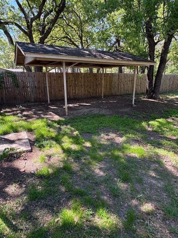 7060 Jay Lane Azle, TX 76020 - Photo 20 of 36 a view of backyard with green space
