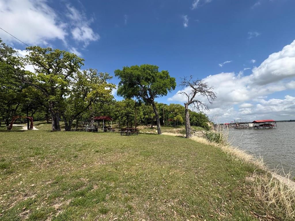 7060 Jay Lane Azle, TX 76020 - Photo 31 of 36 a backyard of a house with lots of green space