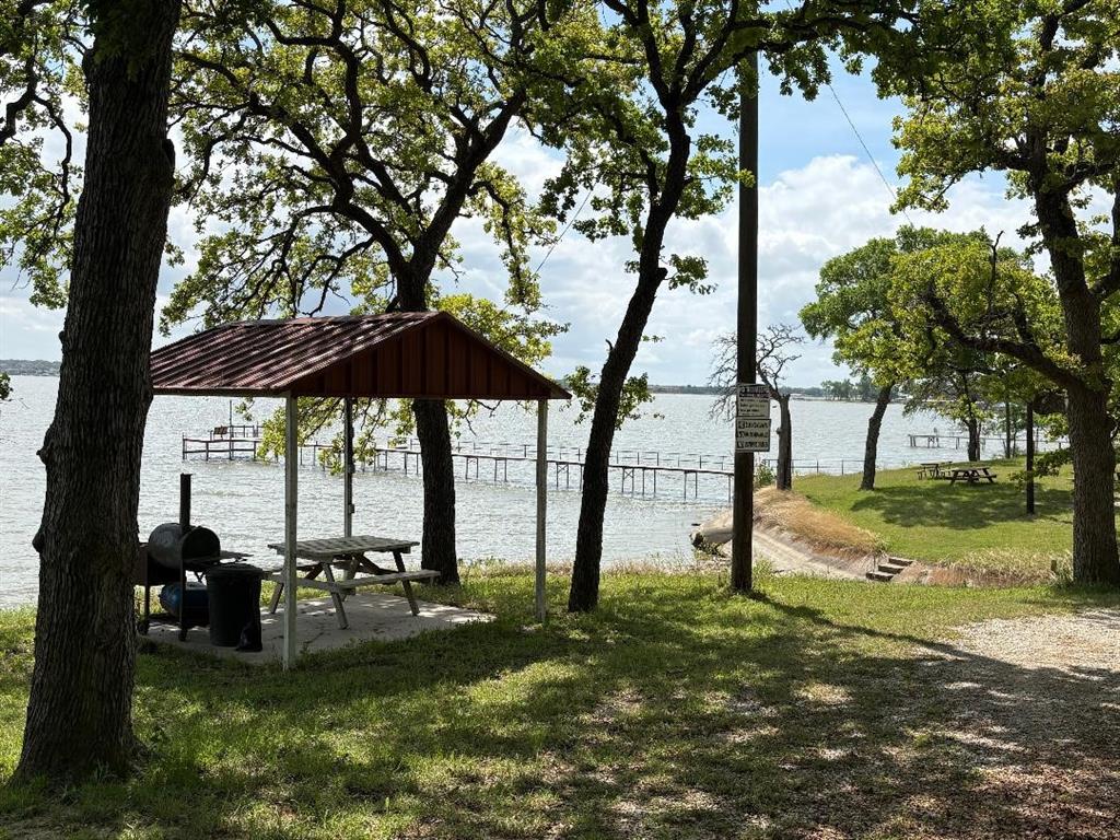 7060 Jay Lane Azle, TX 76020 - Photo 34 of 36 Covered Picnic Areas