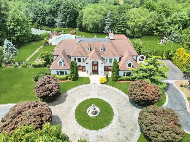 $6,500,000 | 4 Old Wagon Lane, Old Westbury, NY 11568