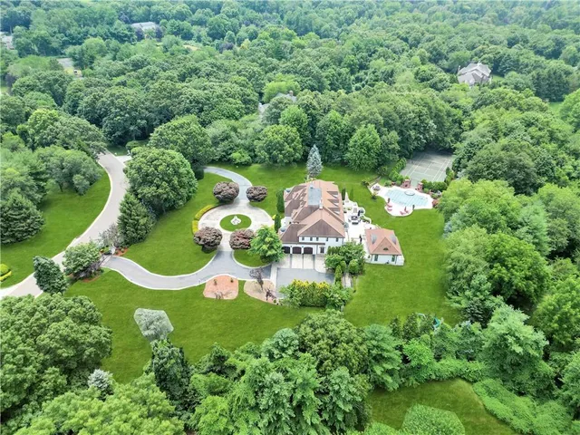 $6,500,000 | 4 Old Wagon Lane, Old Westbury, NY 11568