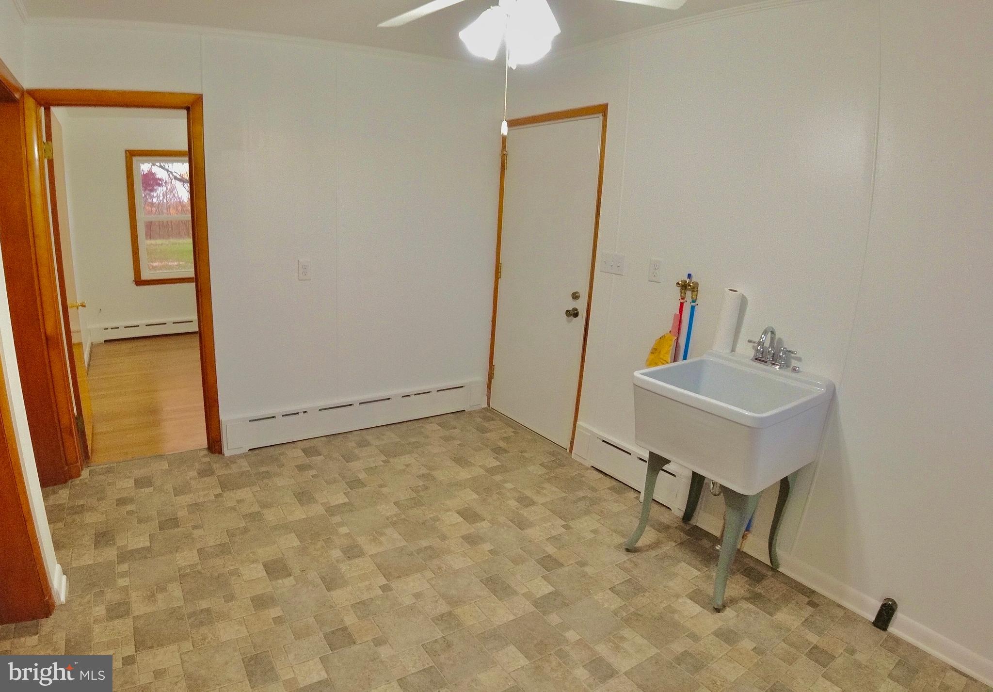 3566 Water Tank Road Manchester, MD 21102 - Photo 4 of 22 Mud room