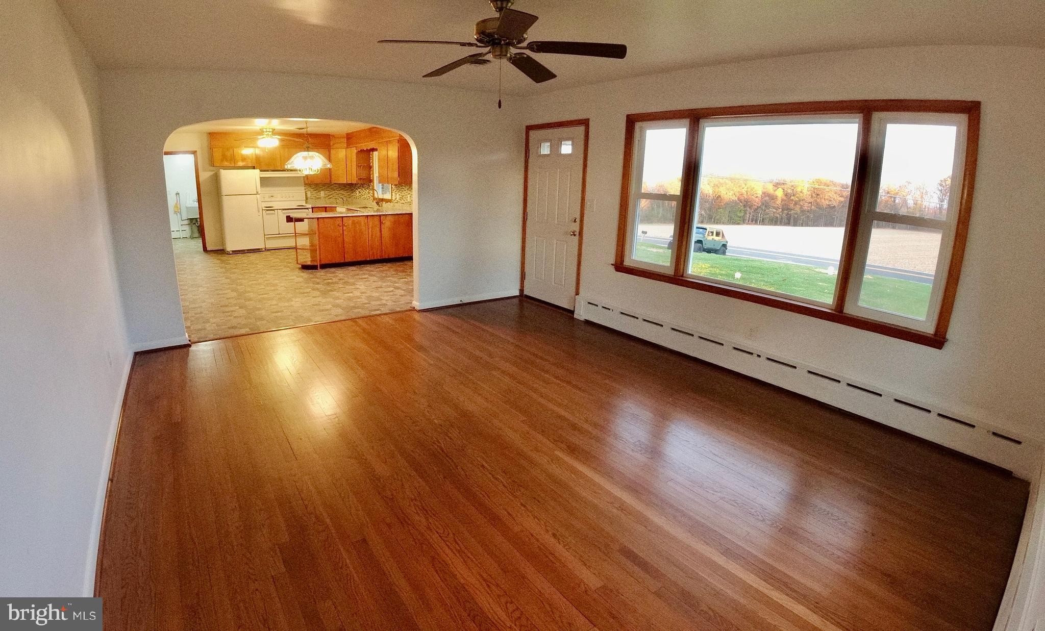 3566 Water Tank Road Manchester, MD 21102 - Photo 7 of 22 Living Room