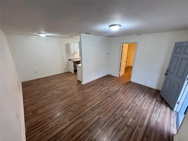 $750 | 8207 Sam Rayburn Drive, Unit 204, Austin, TX 78753