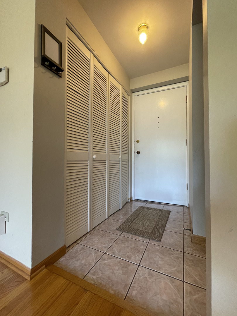 6443 Clarendon Hills Road, Unit 107 Willowbrook, IL 60527 - Photo 3 of 19 a view of a livingroom with an empty space