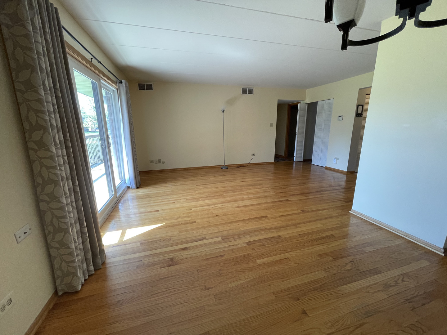 6443 Clarendon Hills Road, Unit 107 Willowbrook, IL 60527 - Photo 5 of 19 a view of a livingroom with wooden floor and a window