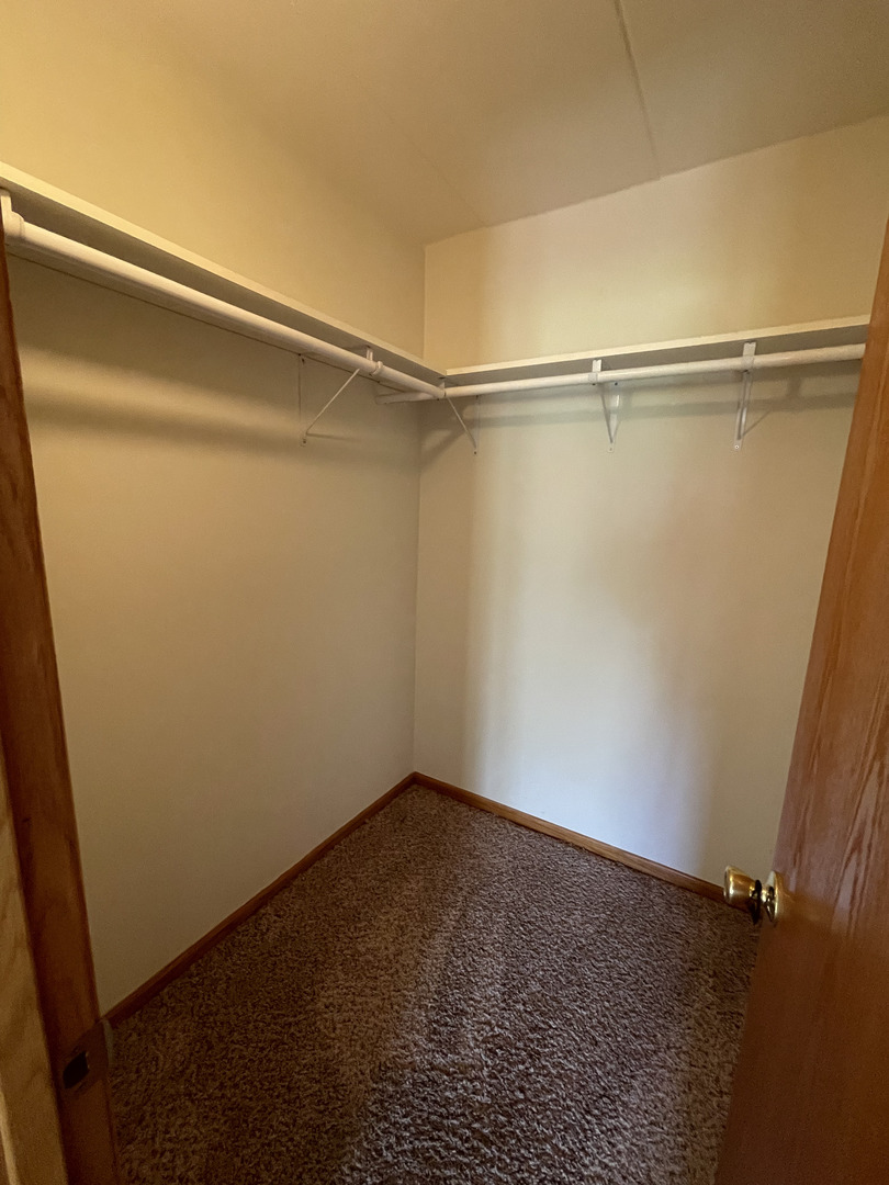 6443 Clarendon Hills Road, Unit 107 Willowbrook, IL 60527 - Photo 9 of 19 a view of an empty room