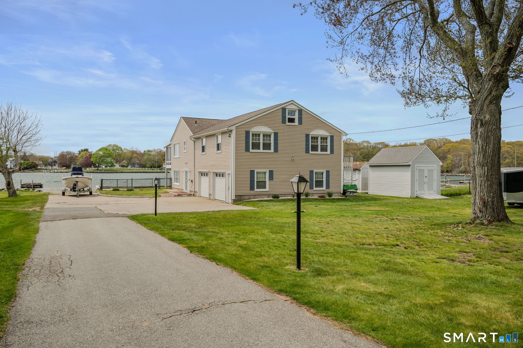 224 Shore Road Waterford, CT 06385 - Photo 3 of 40