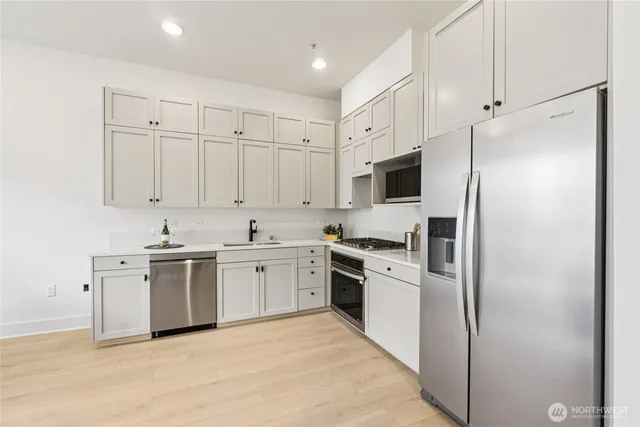 $725,000 | 615 East Pike Street, Unit 305, Seattle, WA 98122