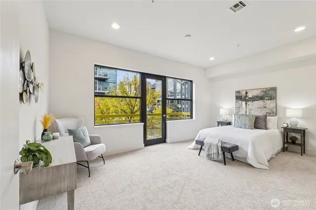 $725,000 | 615 East Pike Street, Unit 305, Seattle, WA 98122