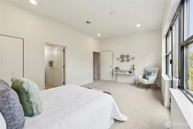 $725,000 | 615 East Pike Street, Unit 305, Seattle, WA 98122