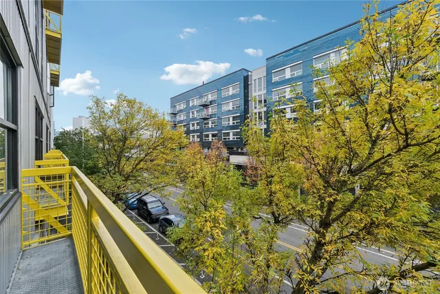 $725,000 | 615 East Pike Street, Unit 305, Seattle, WA 98122