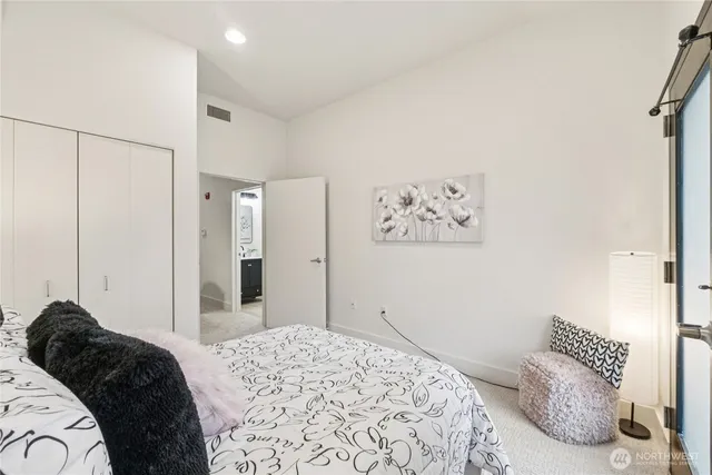 $725,000 | 615 East Pike Street, Unit 305, Seattle, WA 98122