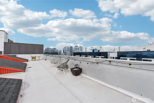 $725,000 | 615 East Pike Street, Unit 305, Seattle, WA 98122