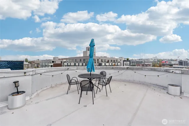 $725,000 | 615 East Pike Street, Unit 305, Seattle, WA 98122