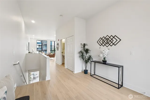 $725,000 | 615 East Pike Street, Unit 305, Seattle, WA 98122