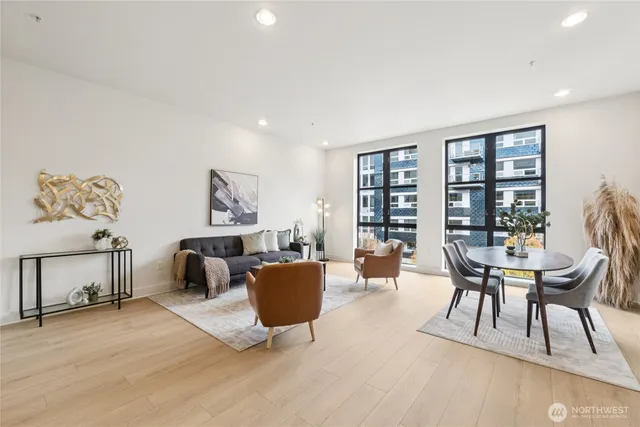 $725,000 | 615 East Pike Street, Unit 305, Seattle, WA 98122