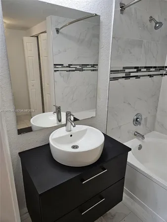 $2,000 | 1706 Belmont Lane, Unit 1706, North Lauderdale, FL 33068