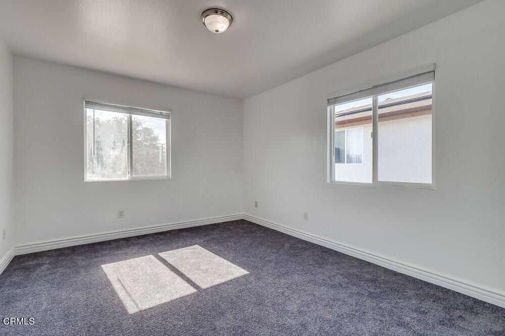 140 East 101st Street Los Angeles, CA 90003 - Photo 19 of 22 an empty room with a window