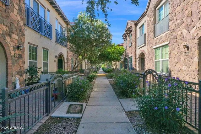 $368,550 | 4761 East Portola Valley Drive, Unit 102, Gilbert, AZ 85297