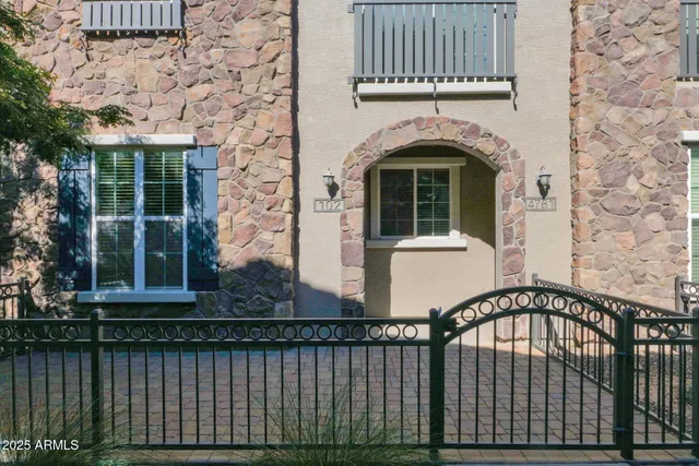 $368,550 | 4761 East Portola Valley Drive, Unit 102, Gilbert, AZ 85297