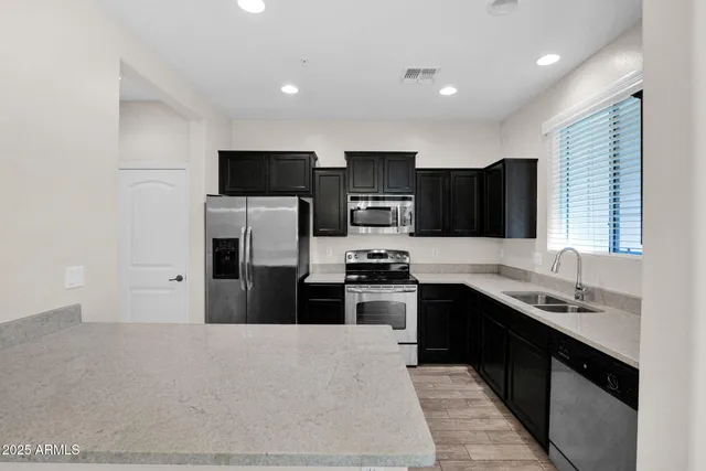 $368,550 | 4761 East Portola Valley Drive, Unit 102, Gilbert, AZ 85297