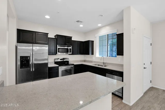 $368,550 | 4761 East Portola Valley Drive, Unit 102, Gilbert, AZ 85297