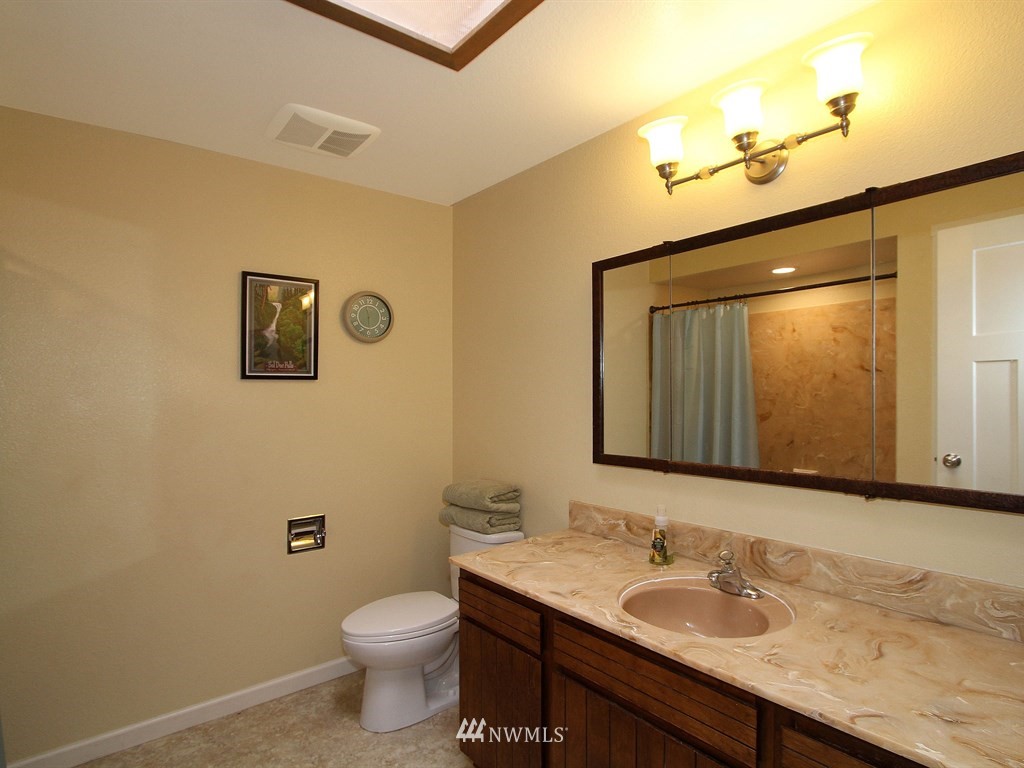 727 13th Way Southwest Edmonds, WA 98020 - Photo 11 of 20 Gallery Image 11