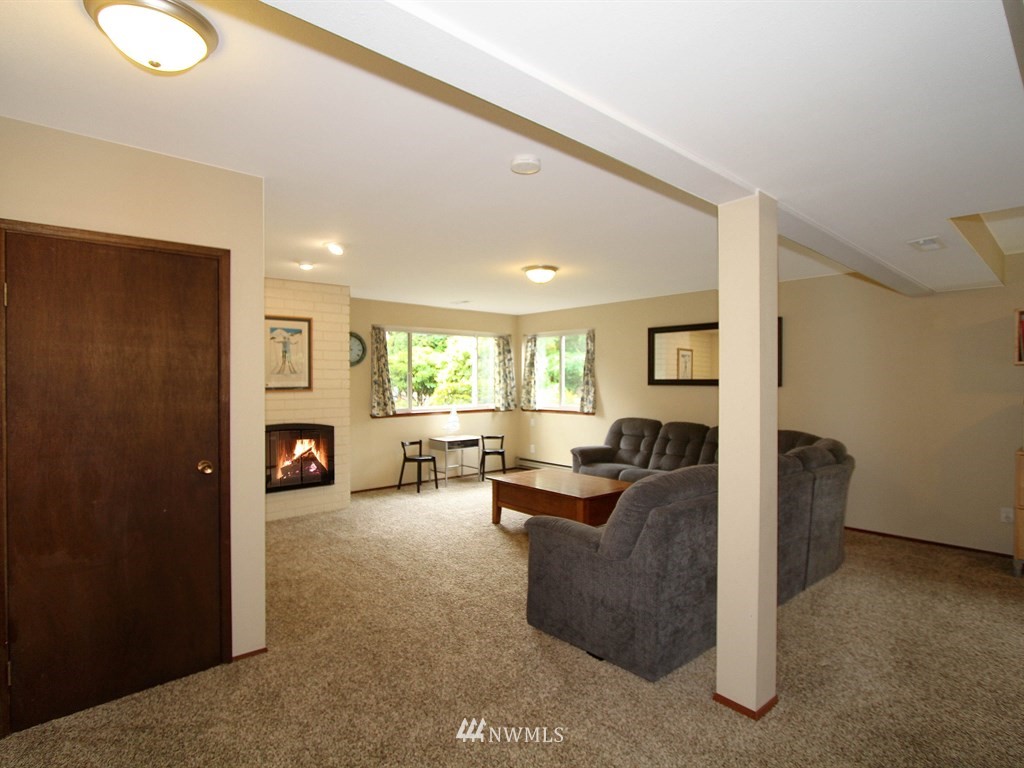 727 13th Way Southwest Edmonds, WA 98020 - Photo 13 of 20 Gallery Image 13