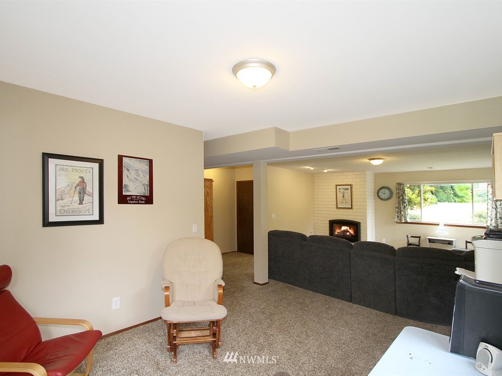 727 13th Way Southwest Edmonds, WA 98020 - Photo 15 of 20 Gallery Image 15