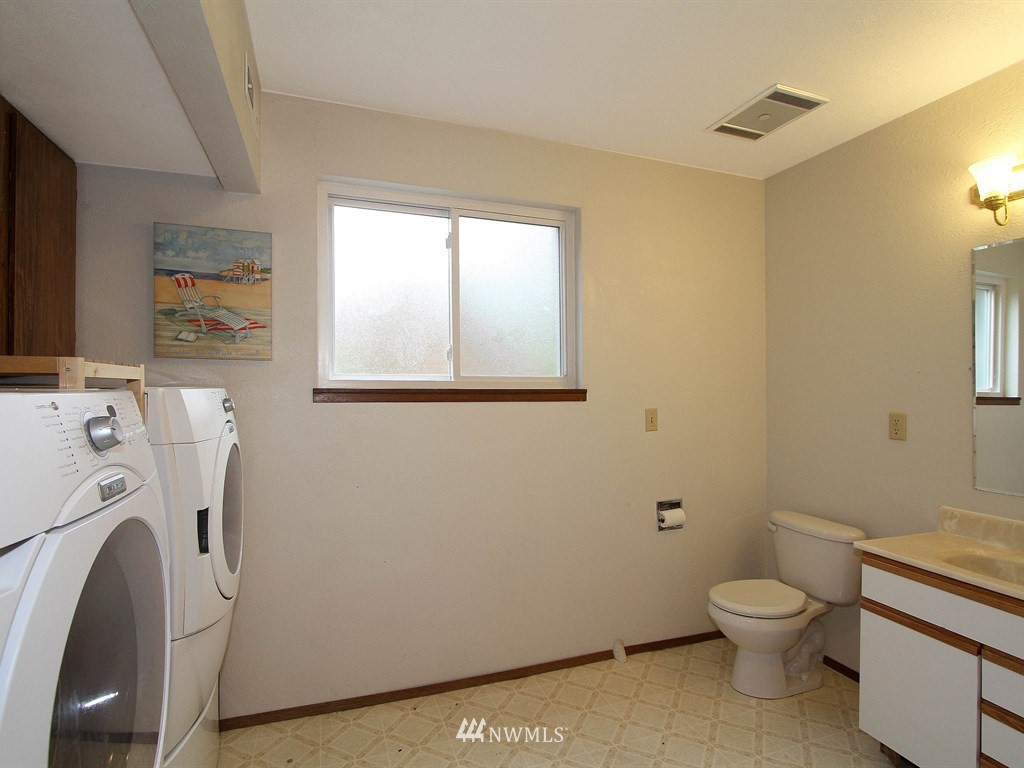 727 13th Way Southwest Edmonds, WA 98020 - Photo 16 of 20 Gallery Image 16