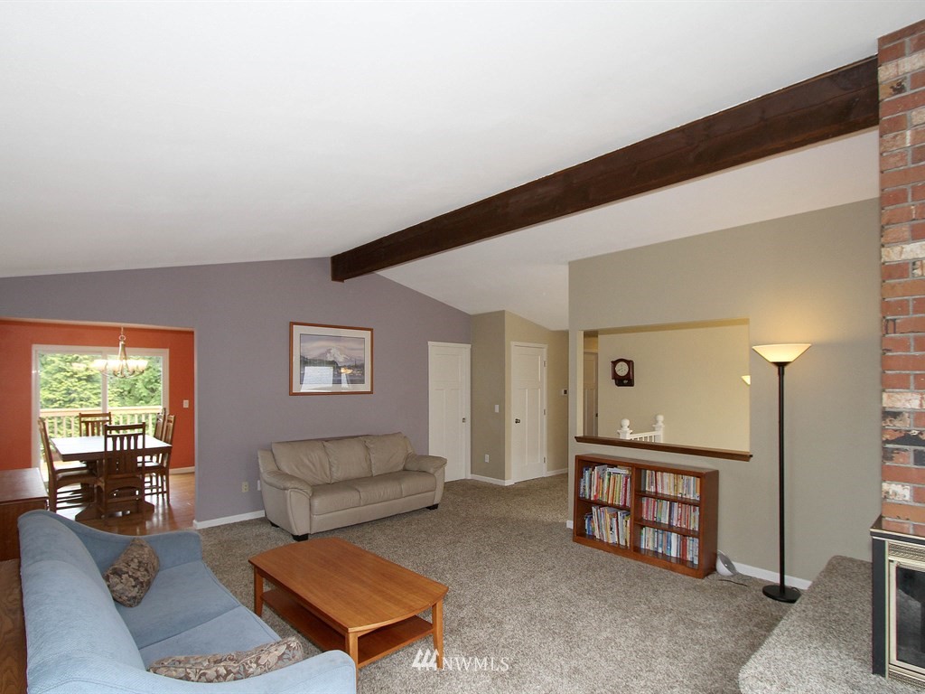 727 13th Way Southwest Edmonds, WA 98020 - Photo 3 of 20 Gallery Image 3