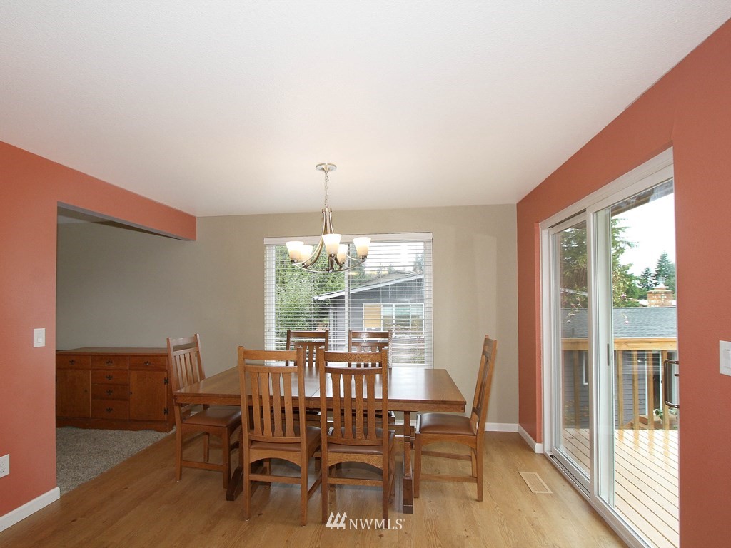 727 13th Way Southwest Edmonds, WA 98020 - Photo 4 of 20 Gallery Image 4