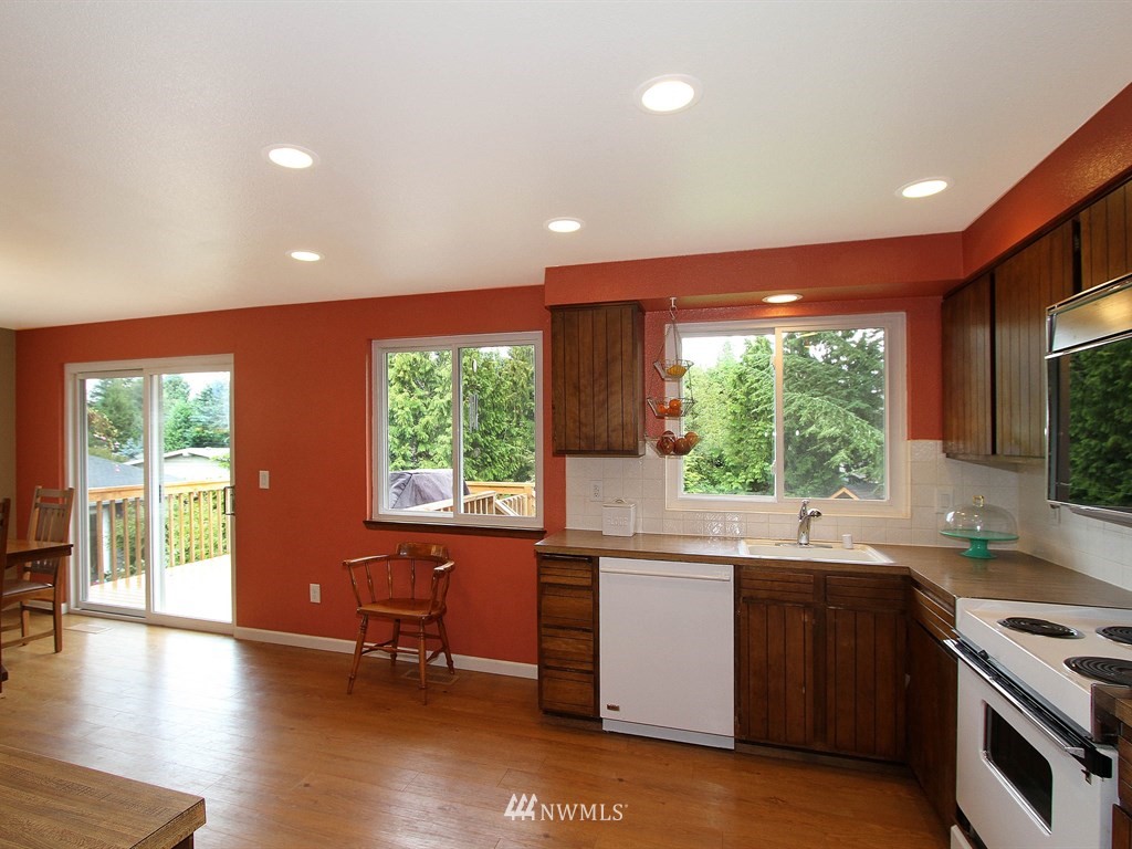 727 13th Way Southwest Edmonds, WA 98020 - Photo 7 of 20 Gallery Image 7