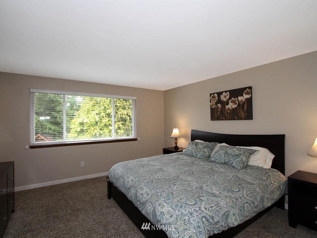727 13th Way Southwest Edmonds, WA 98020 - Photo 8 of 20 Gallery Image 8