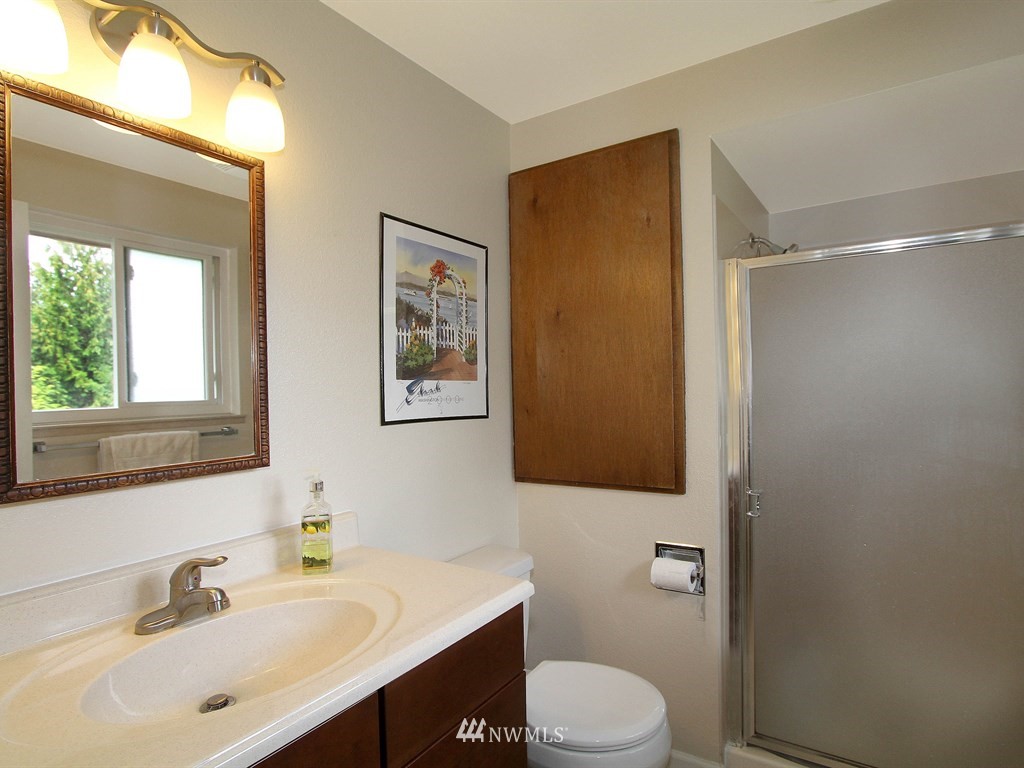 727 13th Way Southwest Edmonds, WA 98020 - Photo 9 of 20 Gallery Image 9