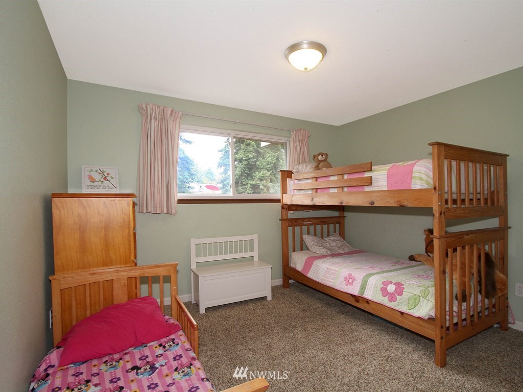 727 13th Way Southwest Edmonds, WA 98020 - Photo 10 of 20 Gallery Image 10