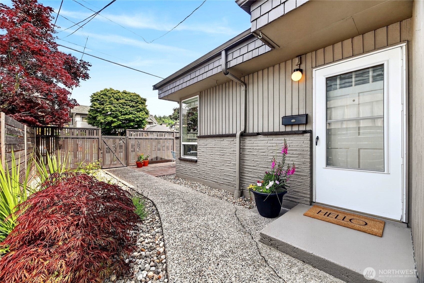 3039 61st Avenue Southwest Seattle, WA 98116 - Photo 3 of 36