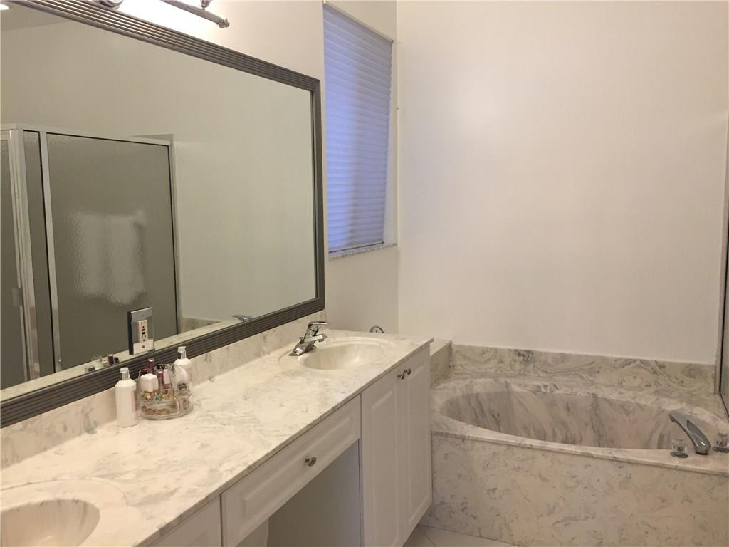 5019 Pebblebrook Terrace Pompano Beach, FL 33073 - Photo 13 of 34 Photo 13