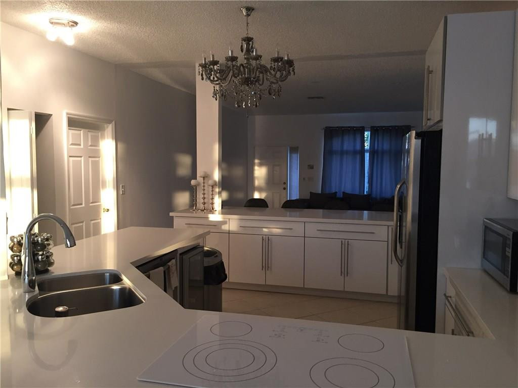 5019 Pebblebrook Terrace Pompano Beach, FL 33073 - Photo 7 of 34 Photo 7