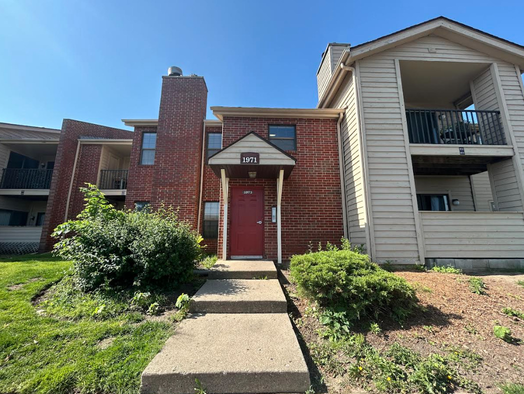 1971 North Hicks Road, Unit 210 Palatine, IL 60074 - Photo 1 of 7 Gallery Image 1