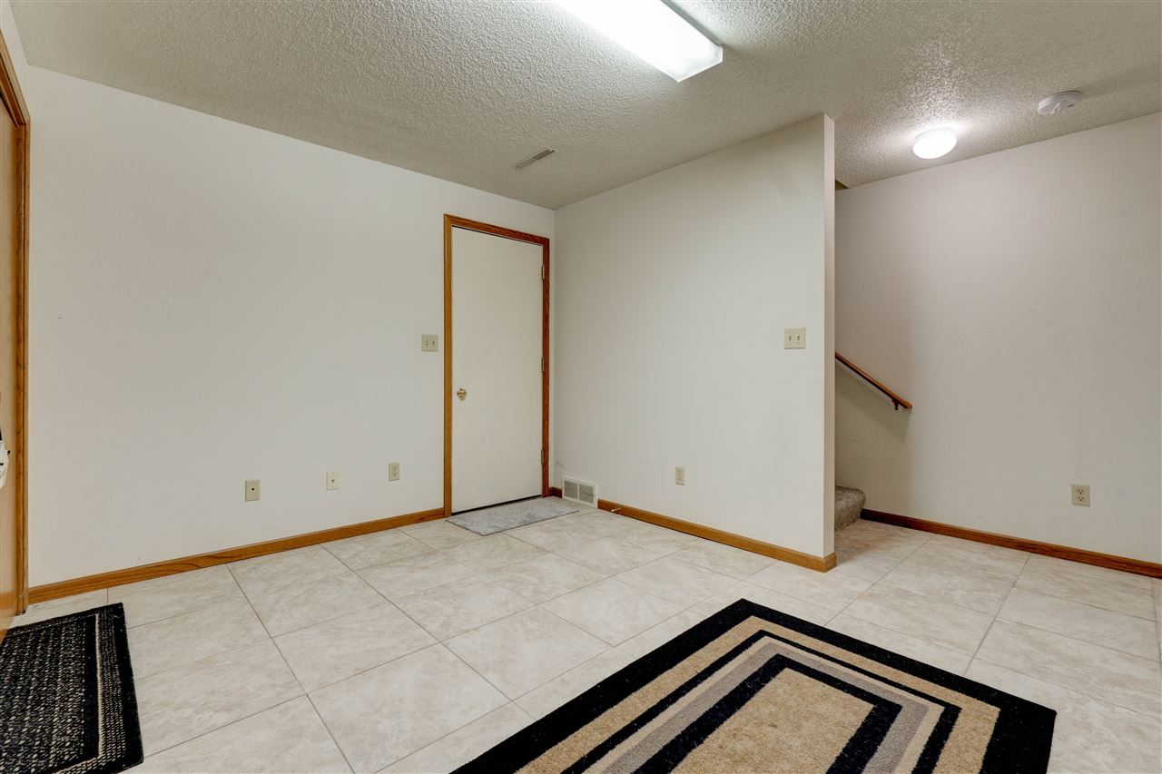 1835 Earl Road Iowa City, IA 52246 - Photo 24 of 26 Gallery Image 24