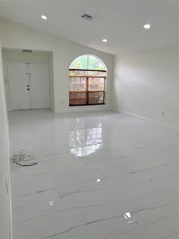 a view of empty room with window