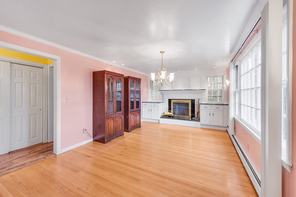 31 Sunset Road Holyoke, MA 01040 - Photo 8 of 23 Gallery Image 8