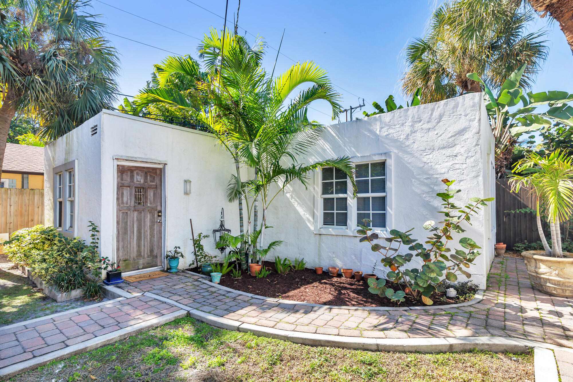 324 Pilgrim Road West Palm Beach, FL 33405 - Photo 16 of 30 Guest Cottage