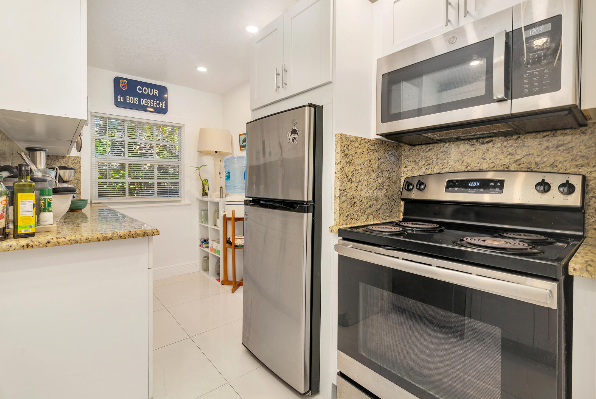 324 Pilgrim Road West Palm Beach, FL 33405 - Photo 19 of 30 Guest House Kitchen