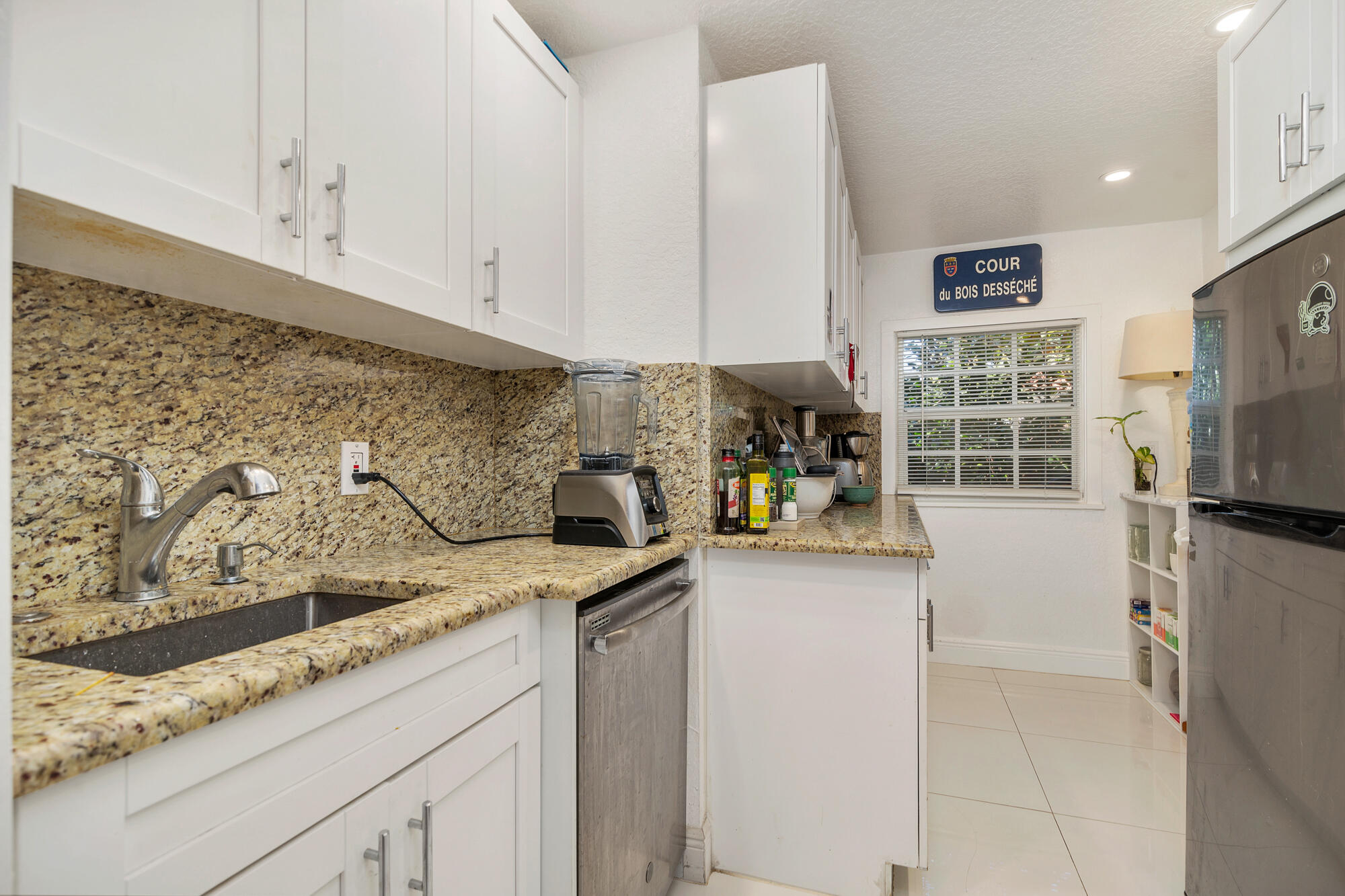 324 Pilgrim Road West Palm Beach, FL 33405 - Photo 20 of 30 Guest House Kitchen