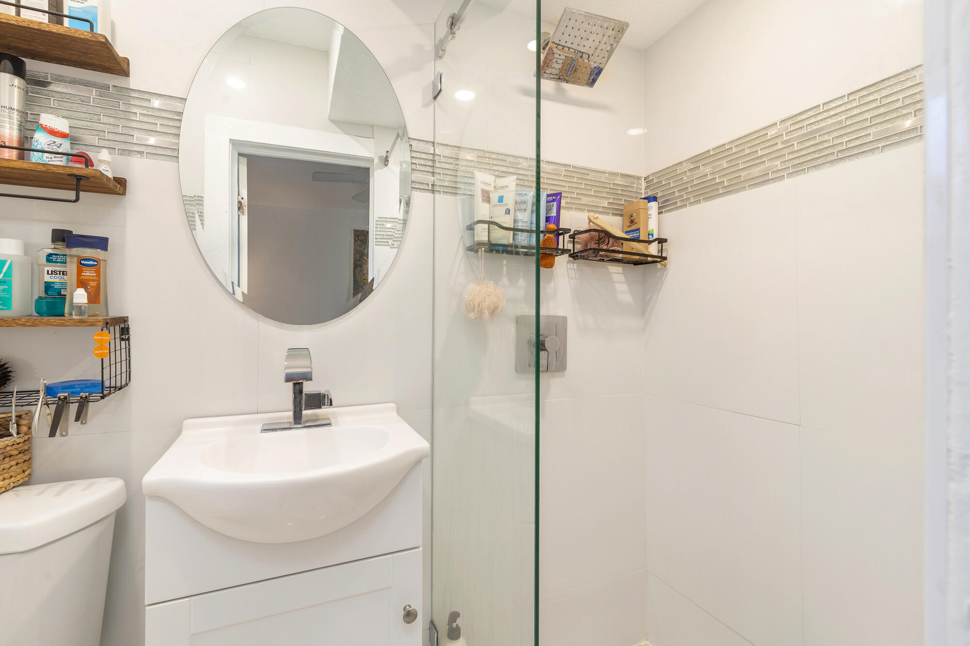 324 Pilgrim Road West Palm Beach, FL 33405 - Photo 23 of 30 Guest House Bath