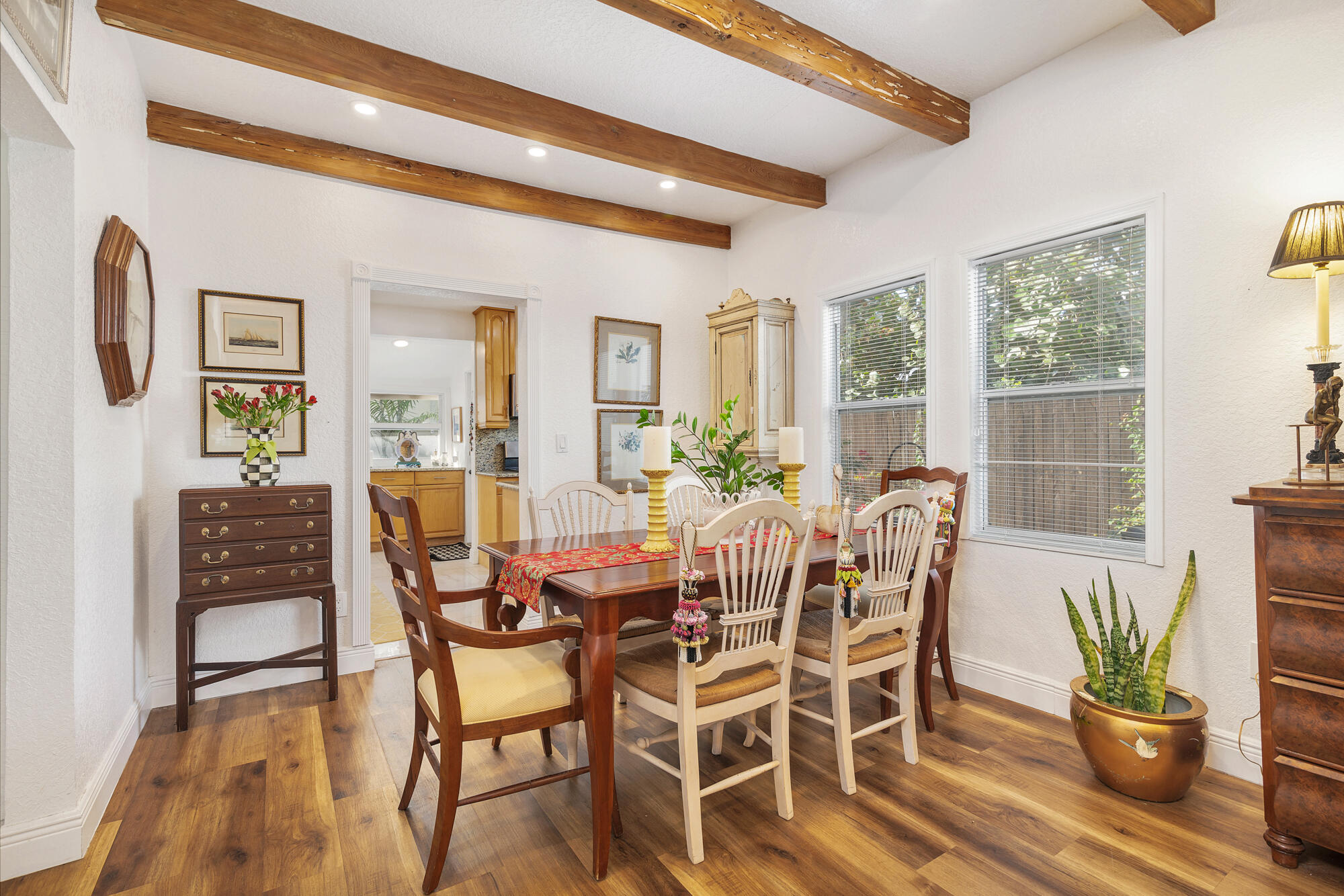 324 Pilgrim Road West Palm Beach, FL 33405 - Photo 5 of 30 Dining Area