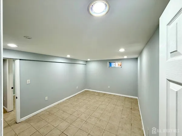 $4,900 | 35 Fiat Avenue, Iselin, NJ 08830